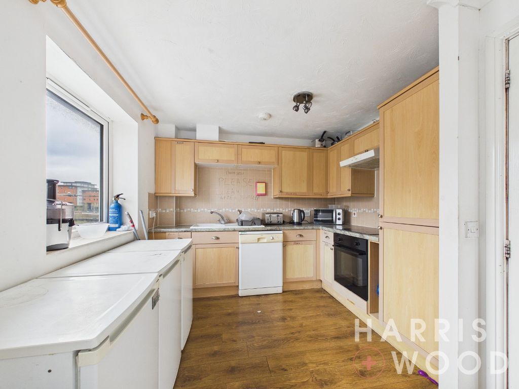 Property photo 2 of 15 5015454