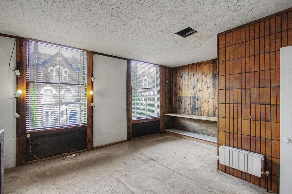 Property photo 3 of 17 Flat B, 56 Avenell Road, Highbury, London N5 1Dr