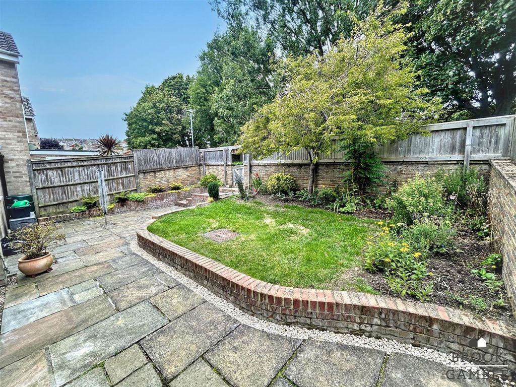 Property photo 3 of 17 01323 438506