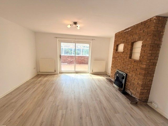 Property photo 3 of 10 Living Room