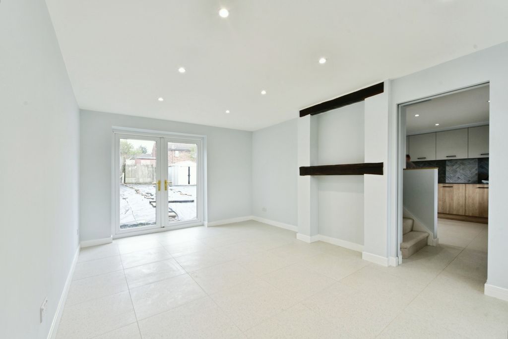 Property photo 3 of 17 Pbox-Img.Jpg