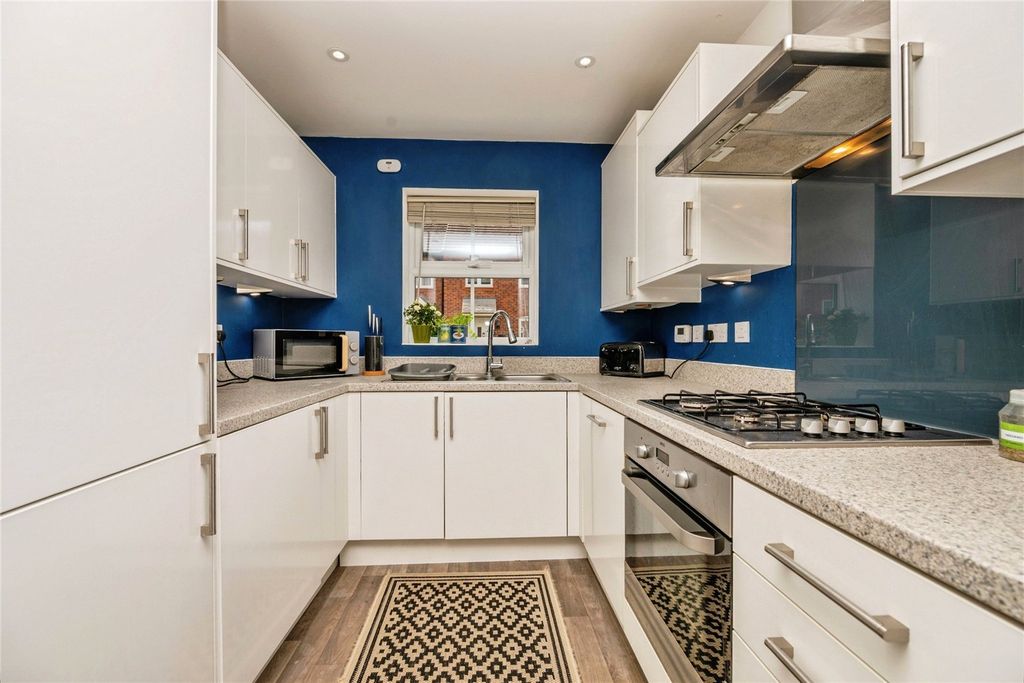 Property photo 3 of 18 Kitchen