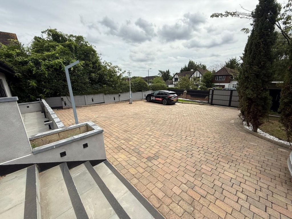 Property photo 2 of 21