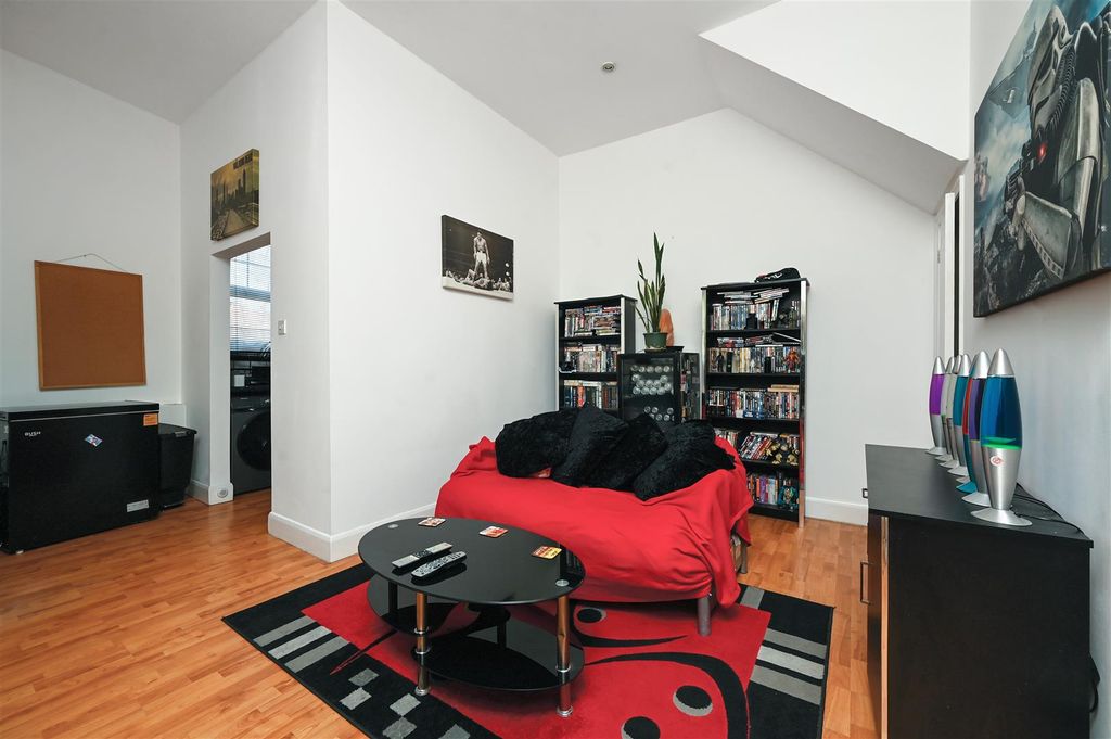 Property photo 2 of 14 Ninfield Road - Tn395Bd (9).Jpg
