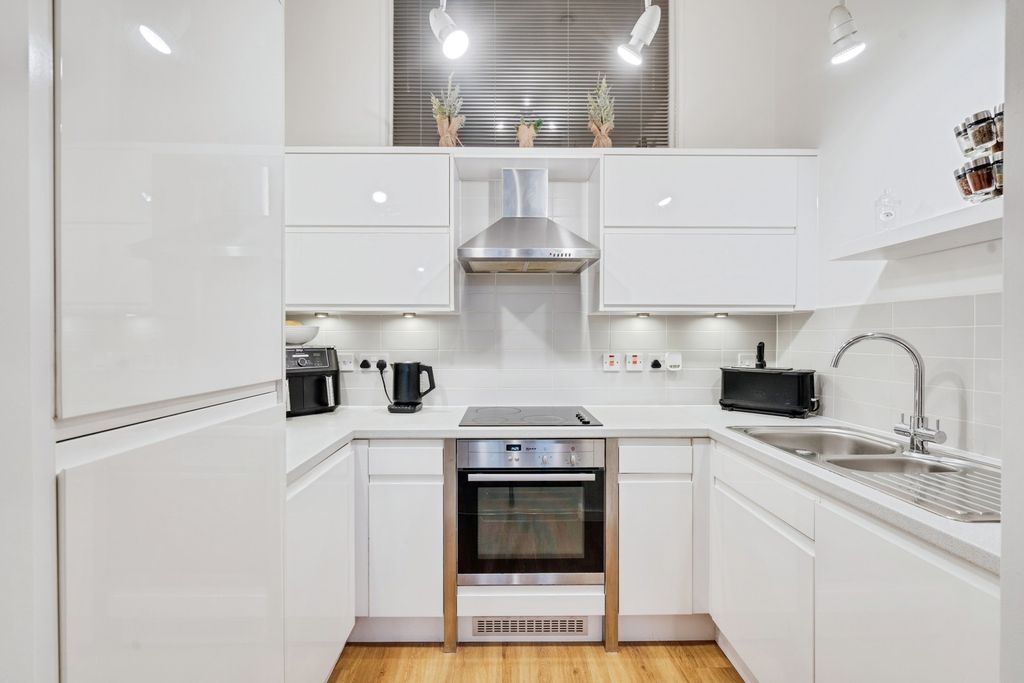 Property photo 3 of 25 Pbox-Img.Jpg