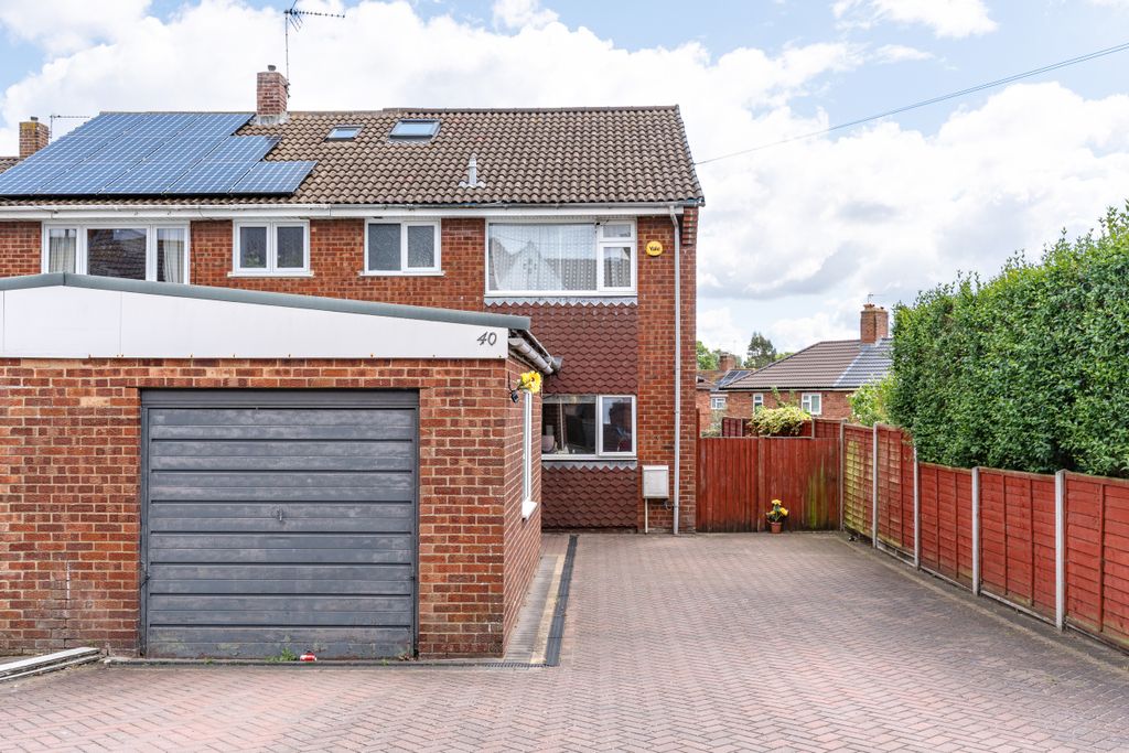 Property photo 1 of 19 40 Barrow Hill Externals-4