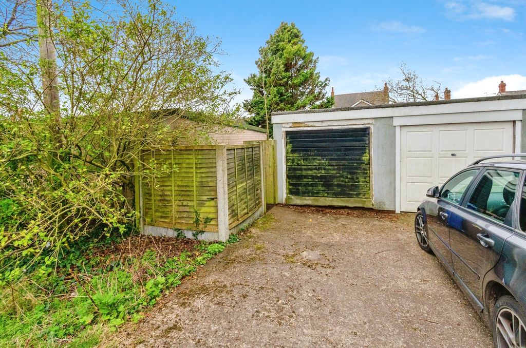 Property photo 2 of 17 Photo