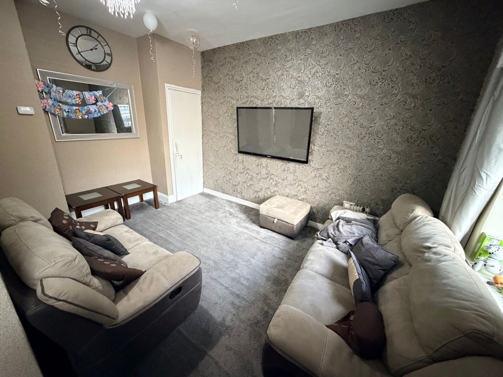 Property photo 1 of 17 Living Room