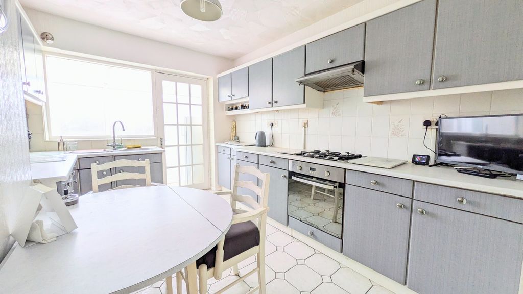 Property photo 3 of 15 Pxl_20251205_112106990.Mp~2