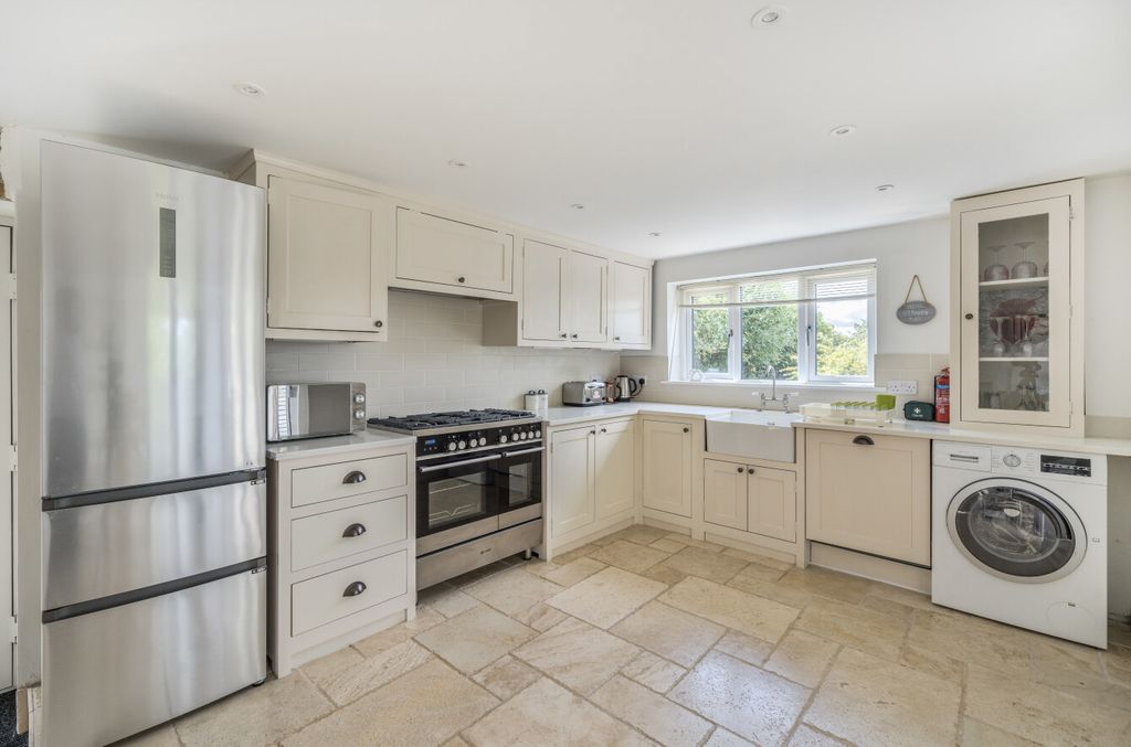 Property photo 3 of 25 1339632-15-689Dd4...