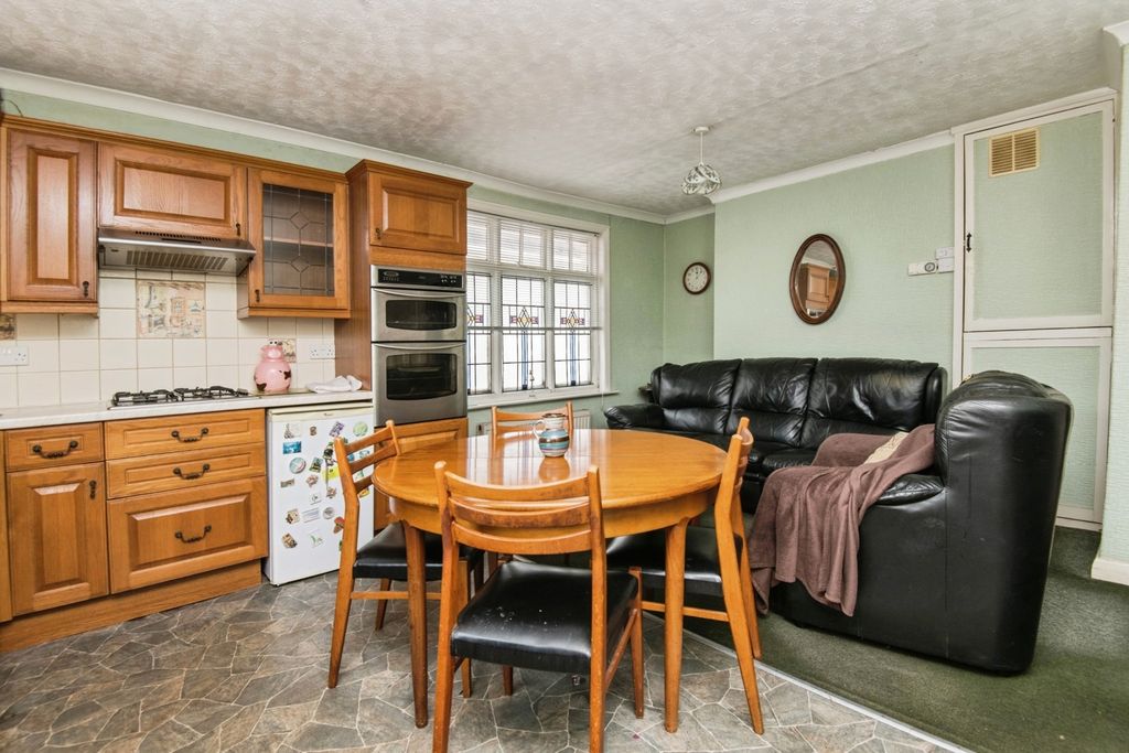 Property photo 3 of 14 Kitchen Diner