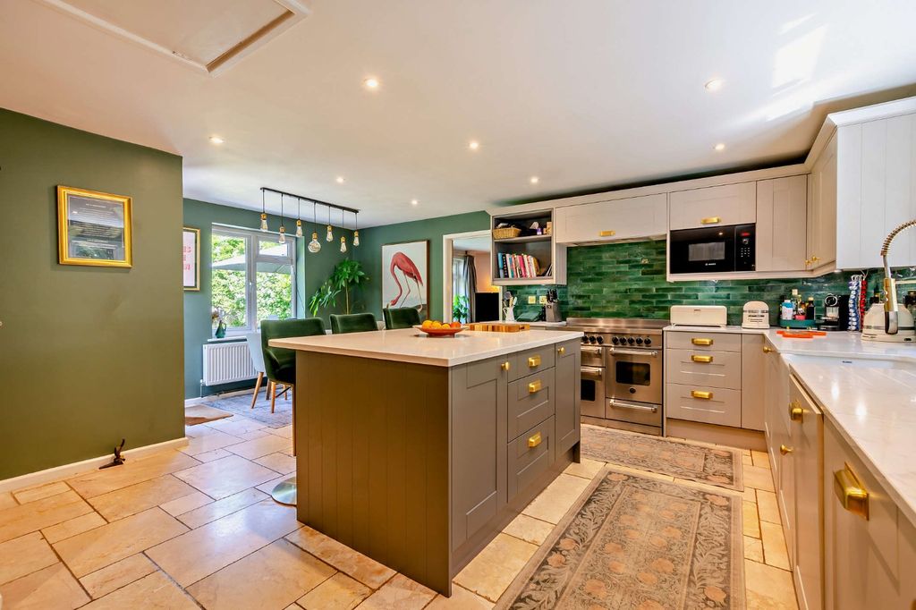 Property photo 3 of 16 Kitchen/Dining