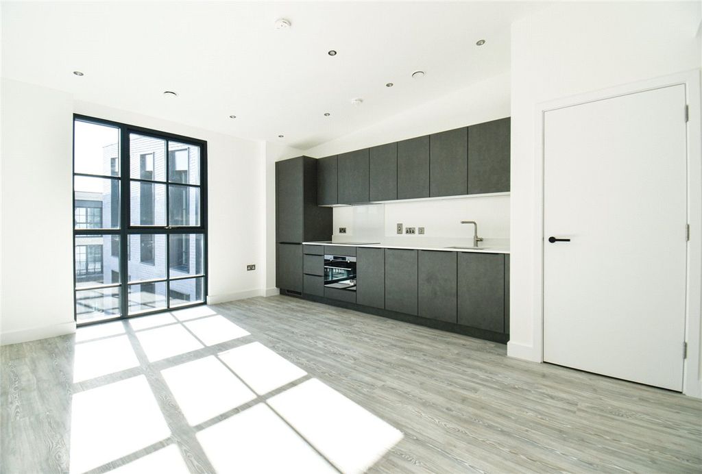 Property photo 2 of 9 Picture No. 15