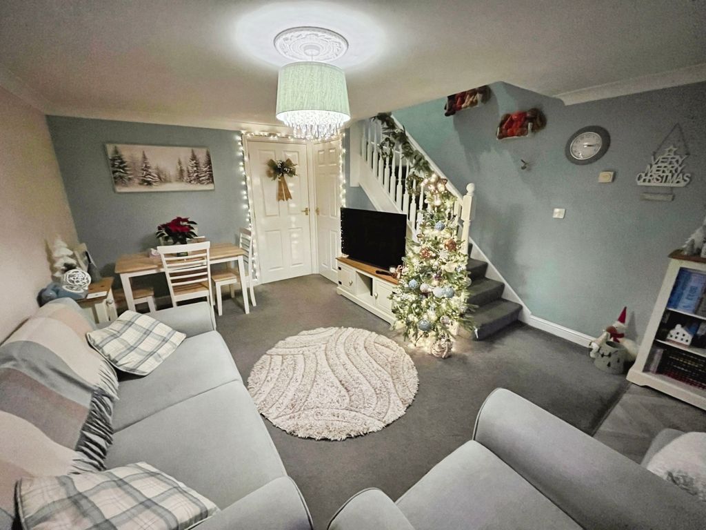 Property photo 3 of 15 Lounge