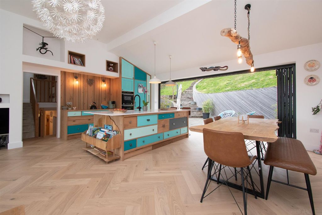 Property photo 2 of 32 Open Plan Living Space