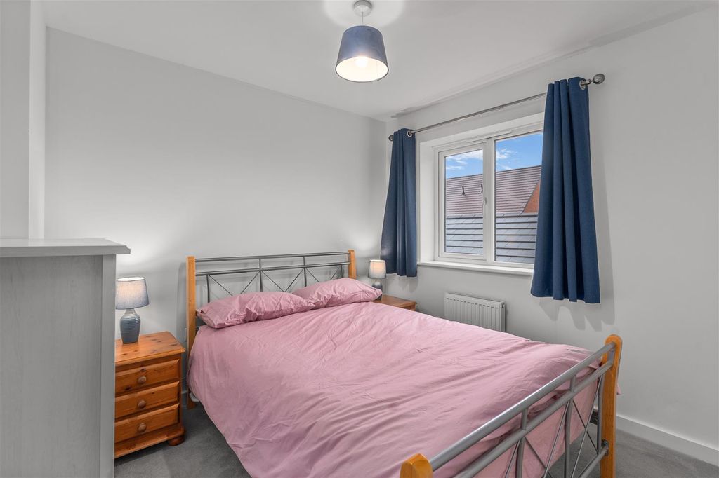 Property photo 3 of 16 9 Lunnun Road, Banbury-22.Jpg