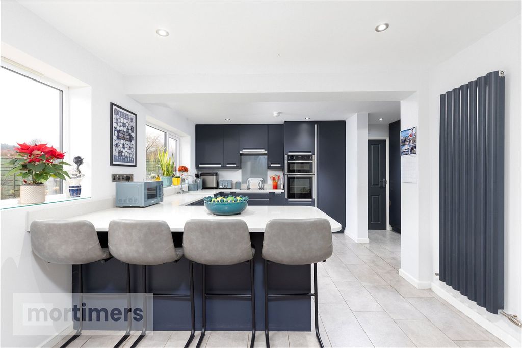 Property photo 2 of 24 Kitchen