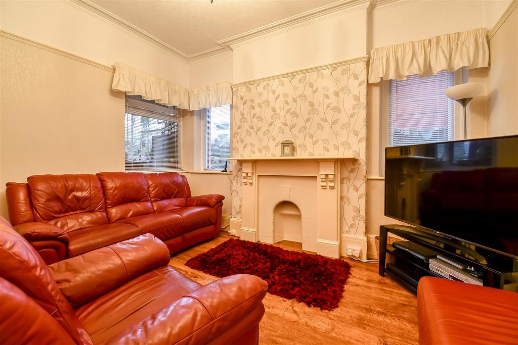 Property photo 3 of 35 Dining Room