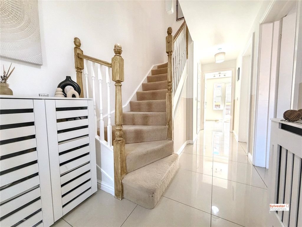 Property photo 2 of 23 Picture No. 29