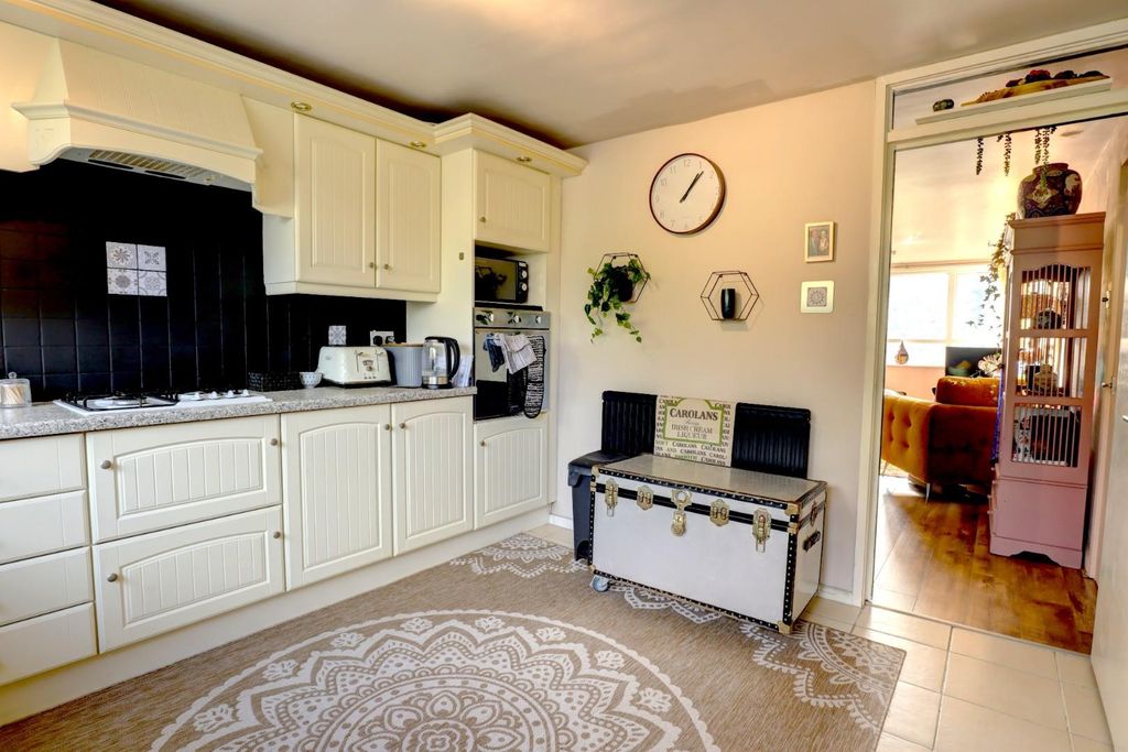 Additional image 6 of 2 bed flat for saleCleaver Gardens, Weddington, Nuneaton CV10
