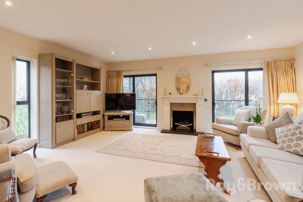 Property photo 2 of 67