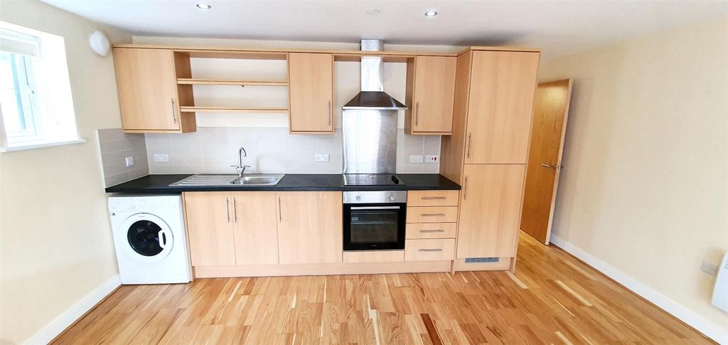 Property photo 3 of 5 Kitchen