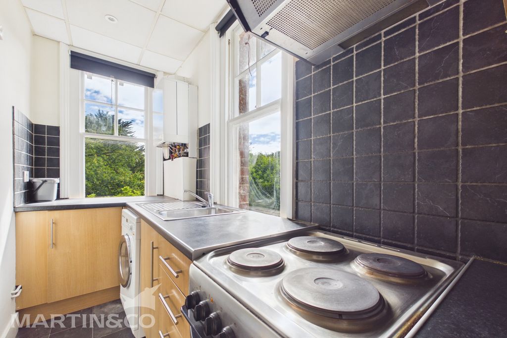 Property photo 3 of 8 Cam01953G0-Pr0173-Still005