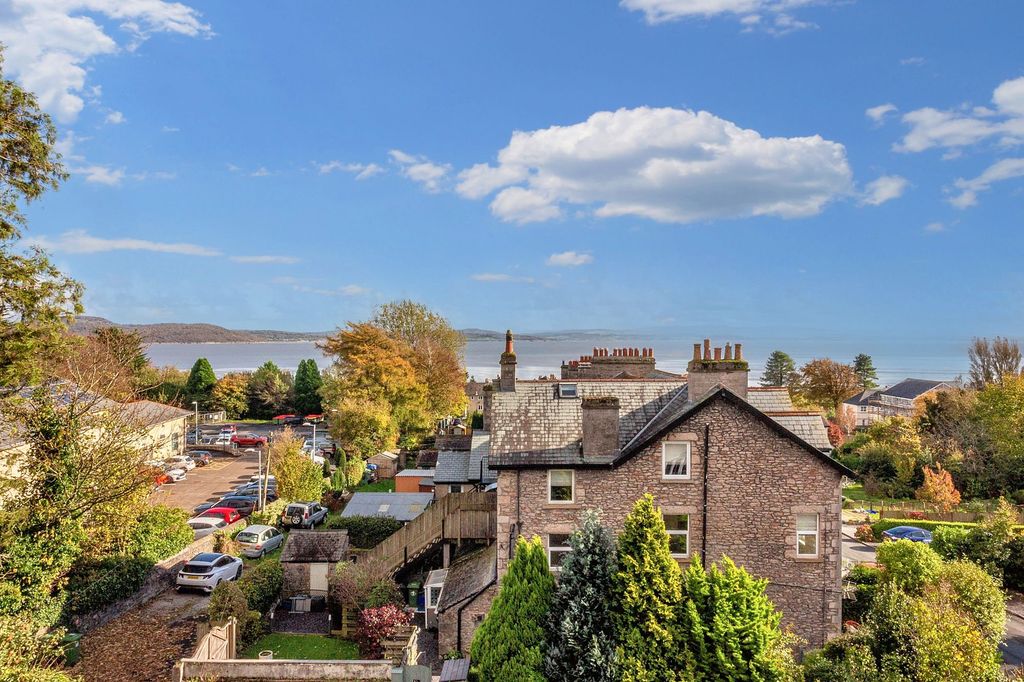 Property photo 2 of 36