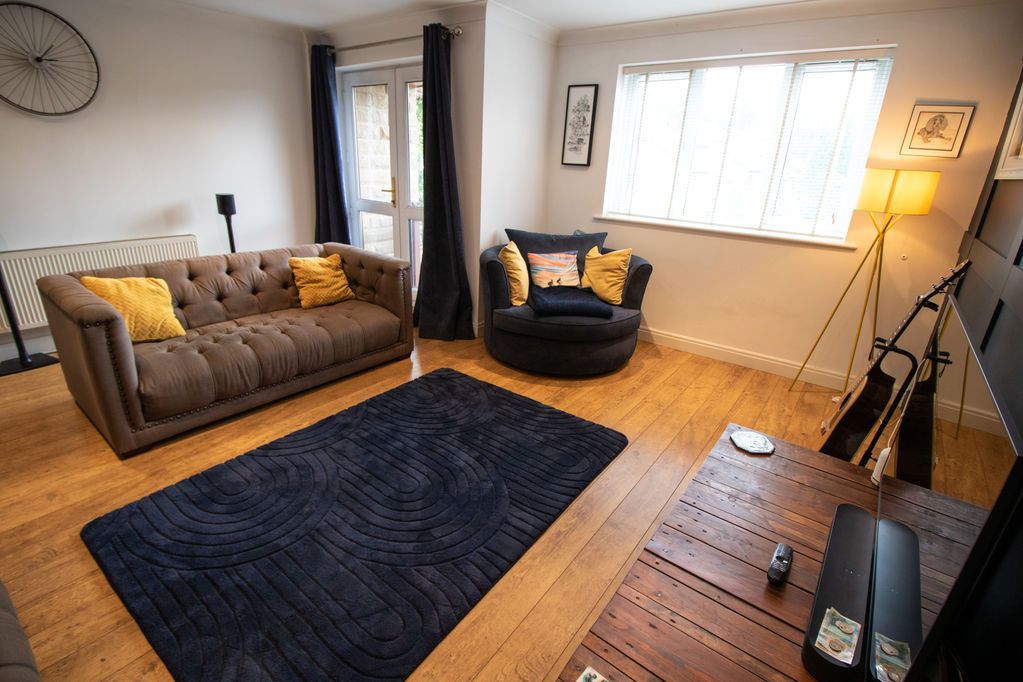 Property photo 3 of 22 Lounge