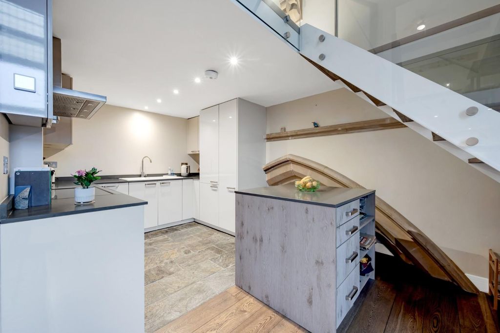 Property photo 3 of 11 Flat 6 Christchurch-9.Jpg