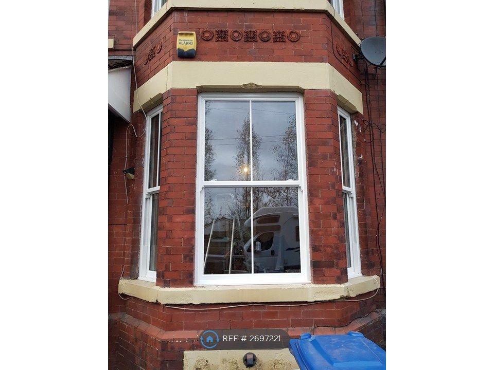 Property photo 2 of 27 New Upvc Sash Windows Ground Floor