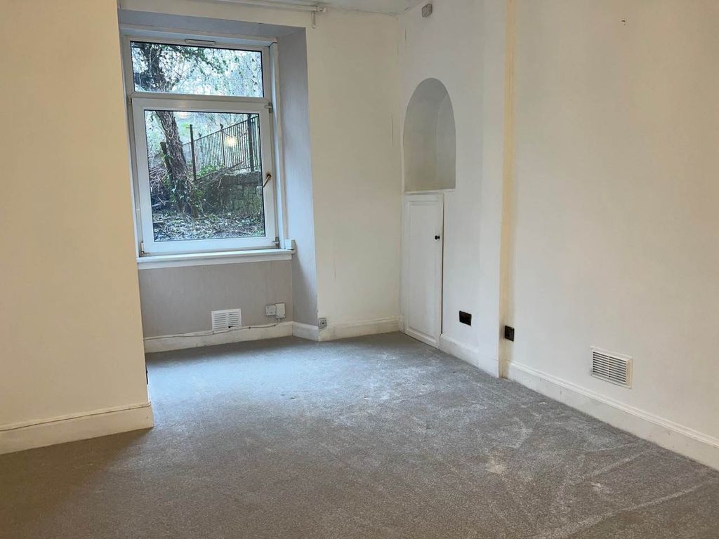 Property photo 3 of 9 Lining 01