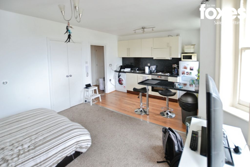 Property photo 3 of 6 2395882