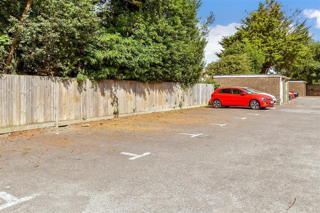Property photo 1 of 10 Driveway/Parking