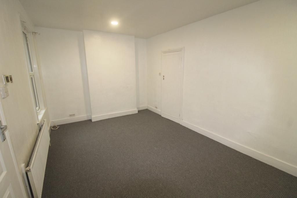 Property photo 2 of 4 18680_34184756_Img_04_0000