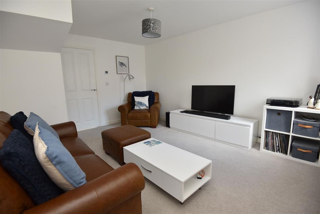 Property photo 2 of 10 Sitting Room