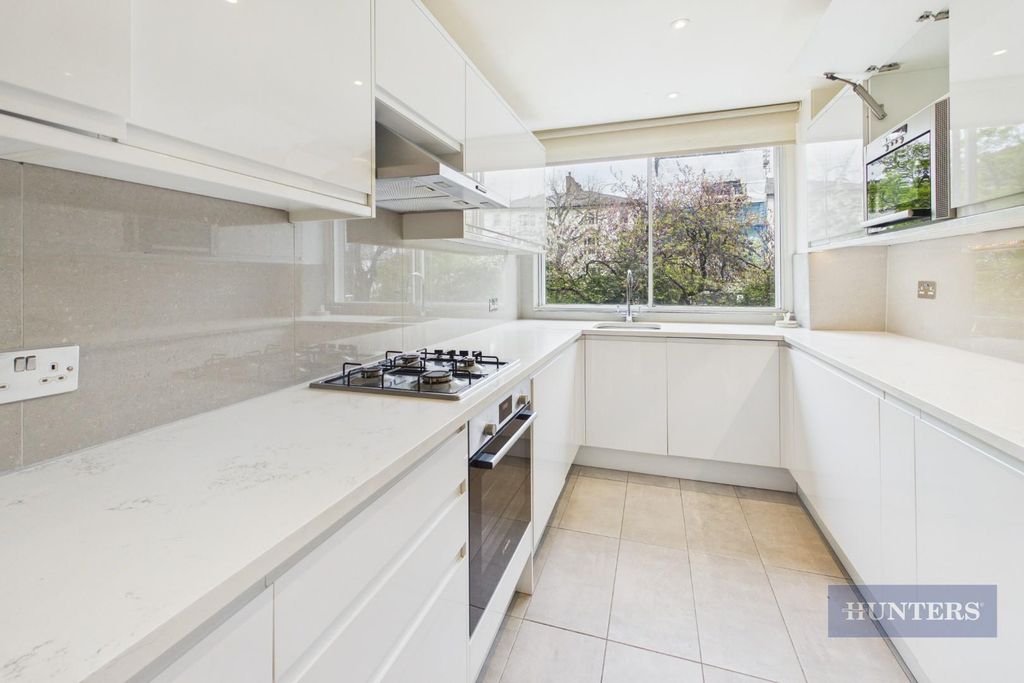 Property photo 3 of 18 Cam05152G0-Pr0415-Still003.Jpg