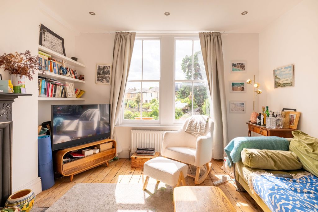 Property photo 1 of 32
