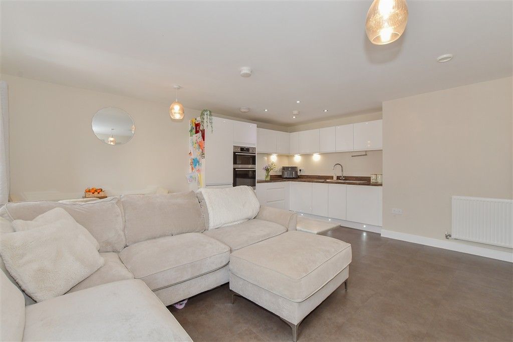 Property photo 2 of 10 Lounge/Kitchen