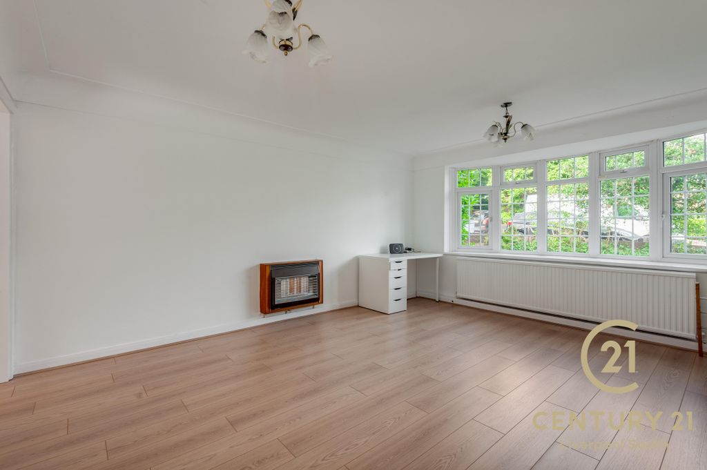 Property photo 2 of 23