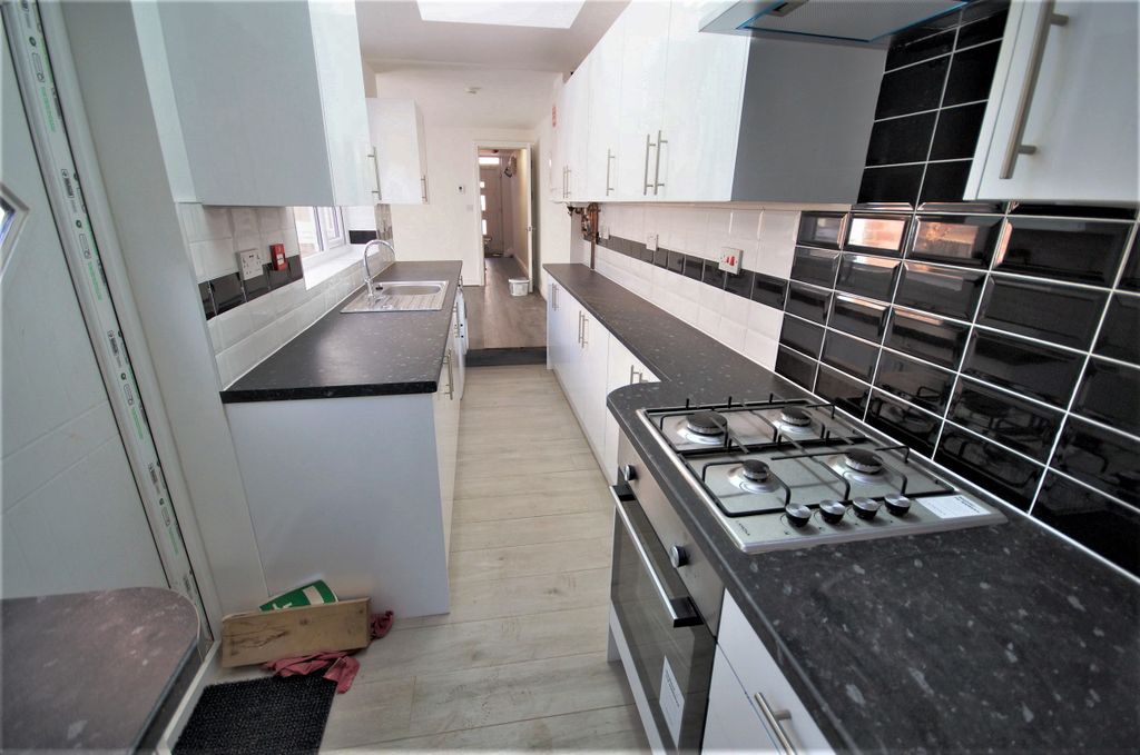 Property photo 3 of 12 Kitchen 2