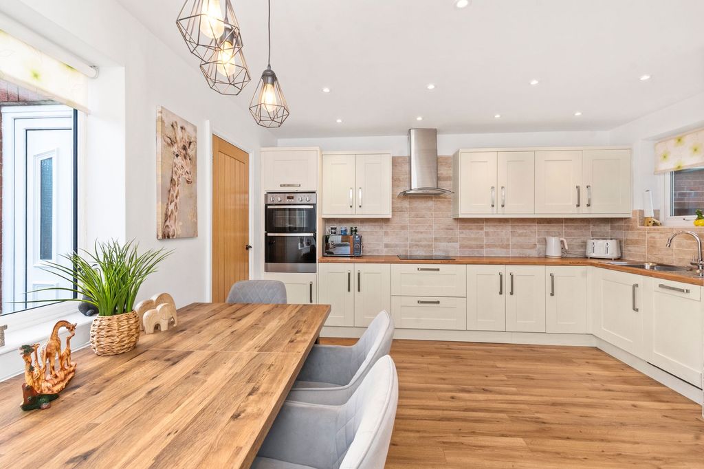 Property photo 2 of 35