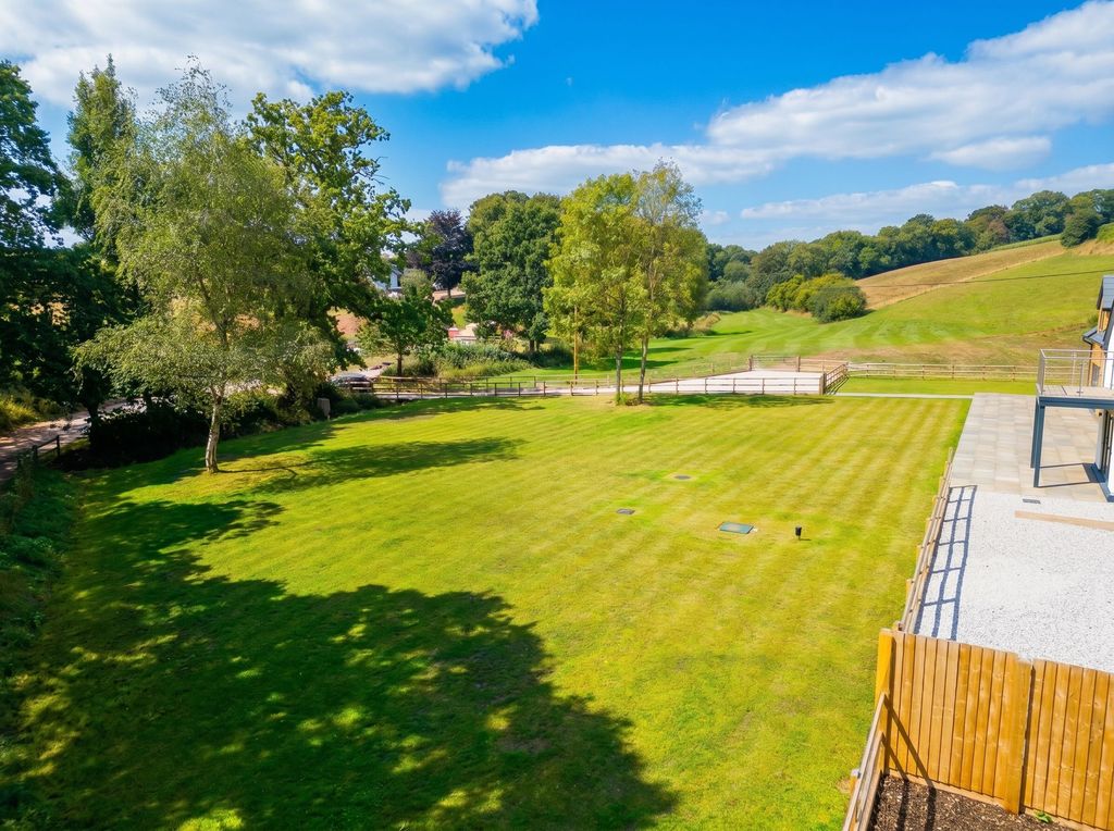 Property photo 3 of 44