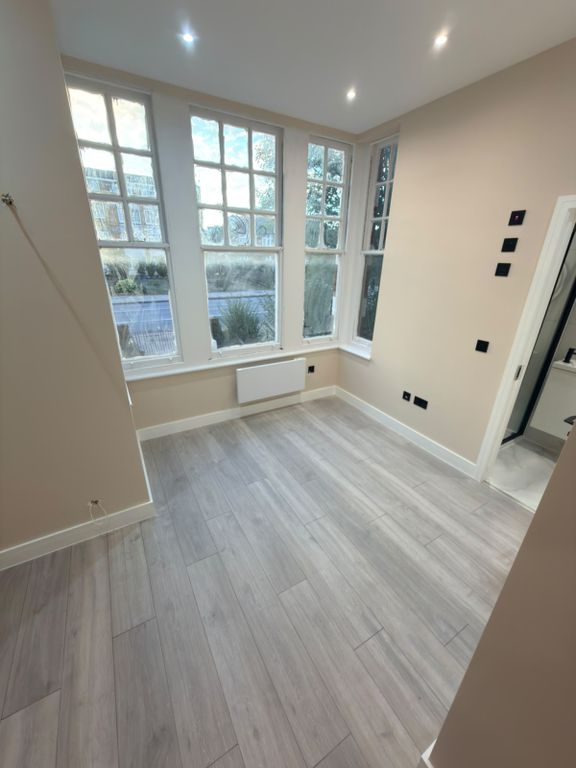 Property photo 1 of 6 Refurbished Studio In Clapton – Available Now