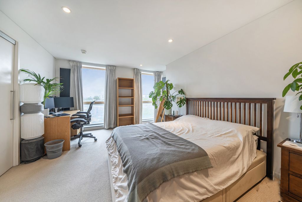 Property photo 3 of 16 Bedroom