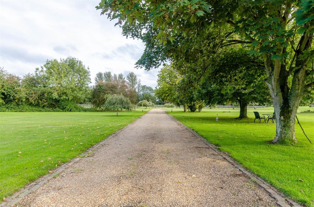 Property photo 3 of 19