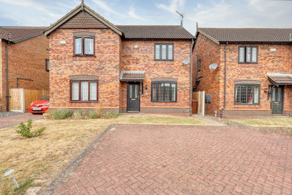 Property photo 1 of 11 Frontal