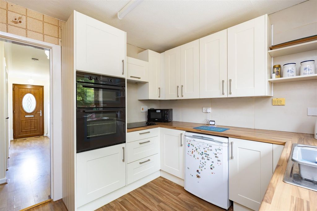 Property photo 3 of 25 Kitchen
