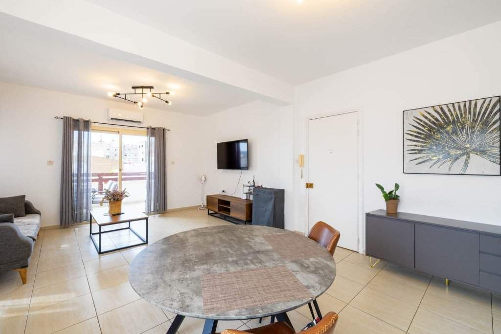 Property photo 2 of 27
