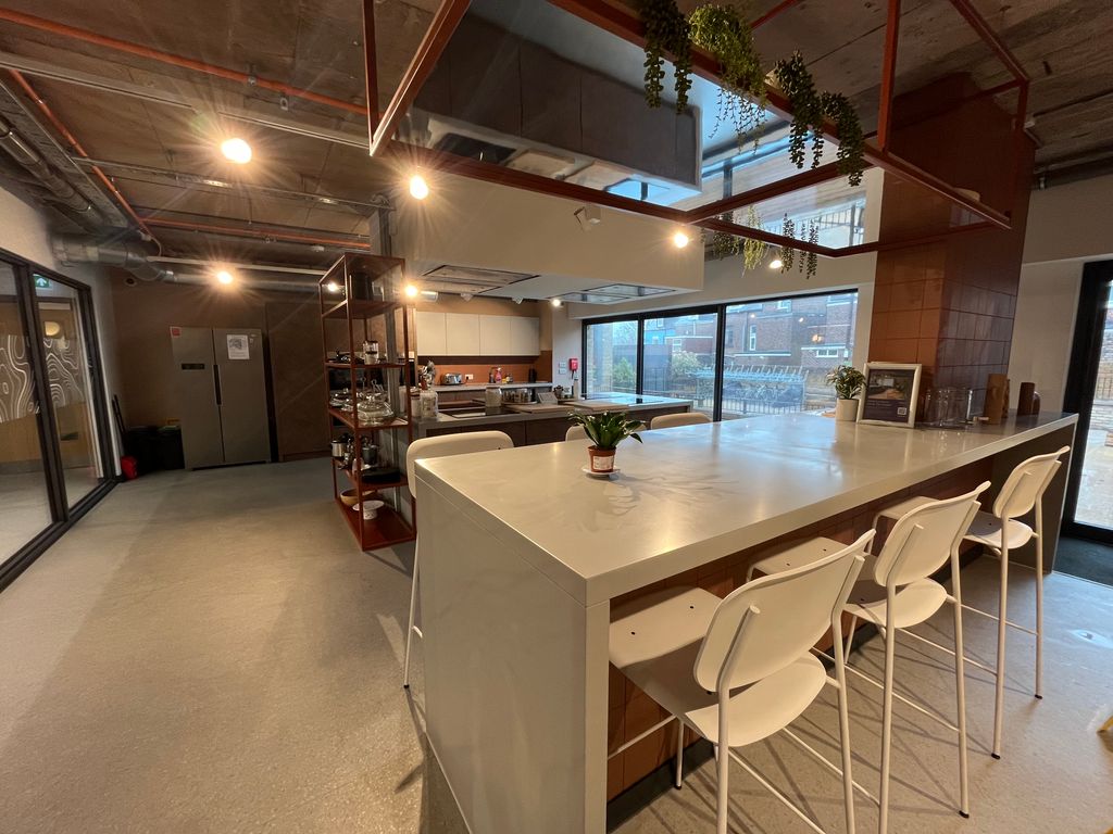 Property photo 3 of 9 Kitchen